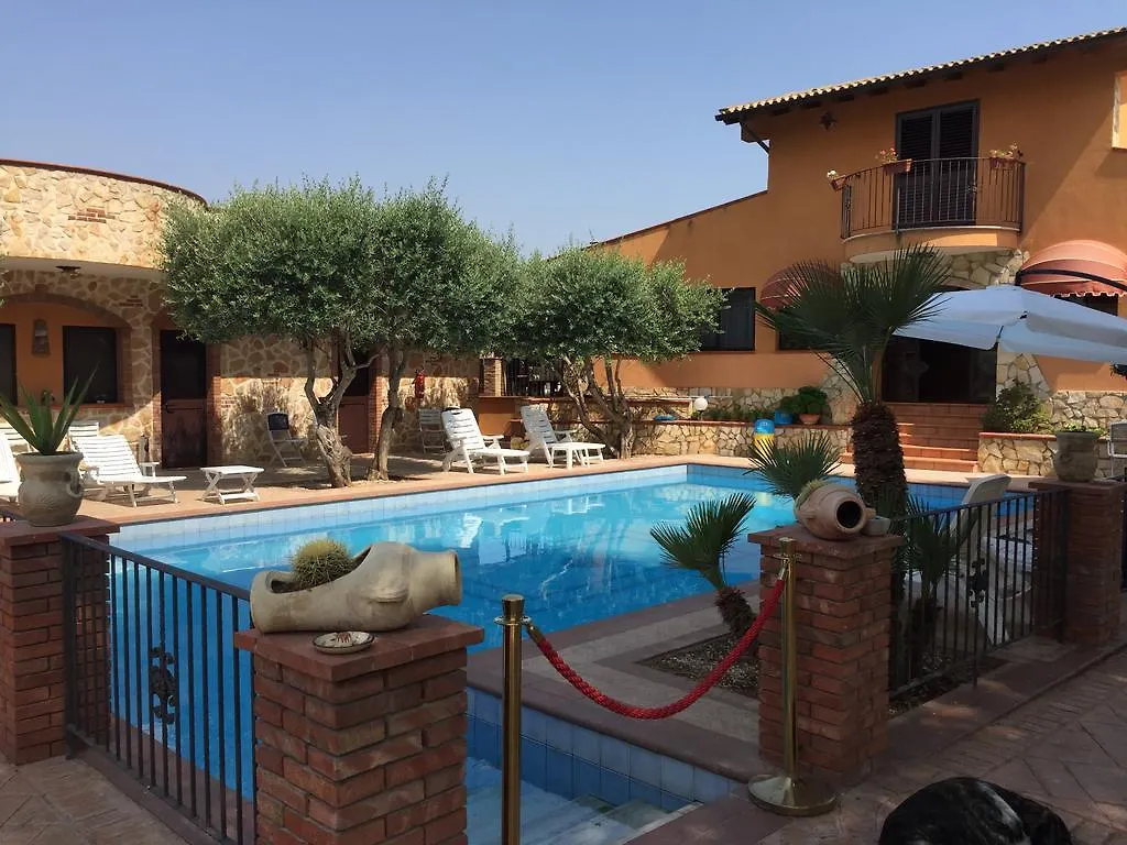 Borgo Dei Vigneti Guest House Ponte Madonna Country house Villaggio La Loggia