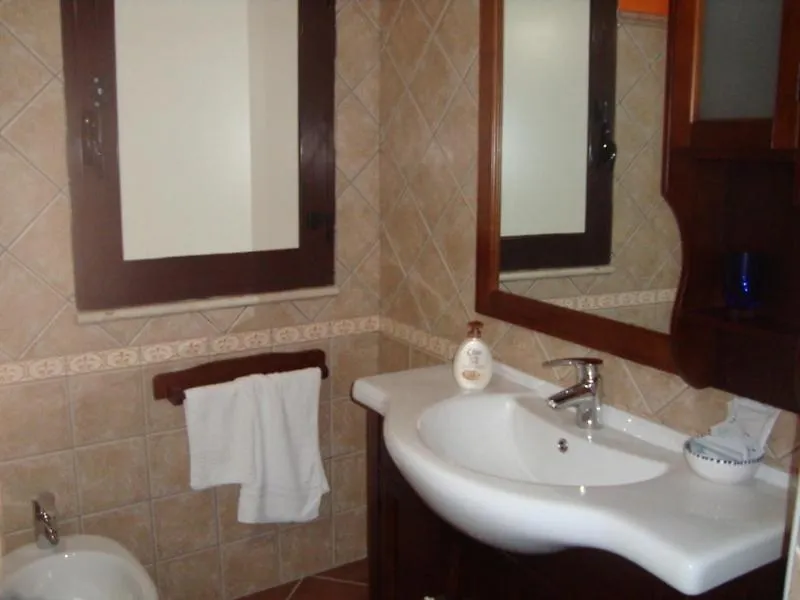 Borgo Dei Vigneti Guest House Ponte Madonna 0*, Villaggio La Loggia Italy