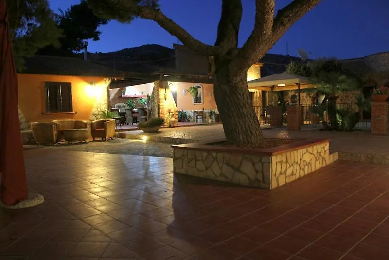 Borgo Dei Vigneti Guest House Ponte Madonna 0*, Villaggio La Loggia