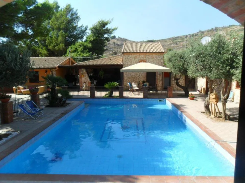 Country house Borgo Dei Vigneti Guest House Ponte Madonna Italy